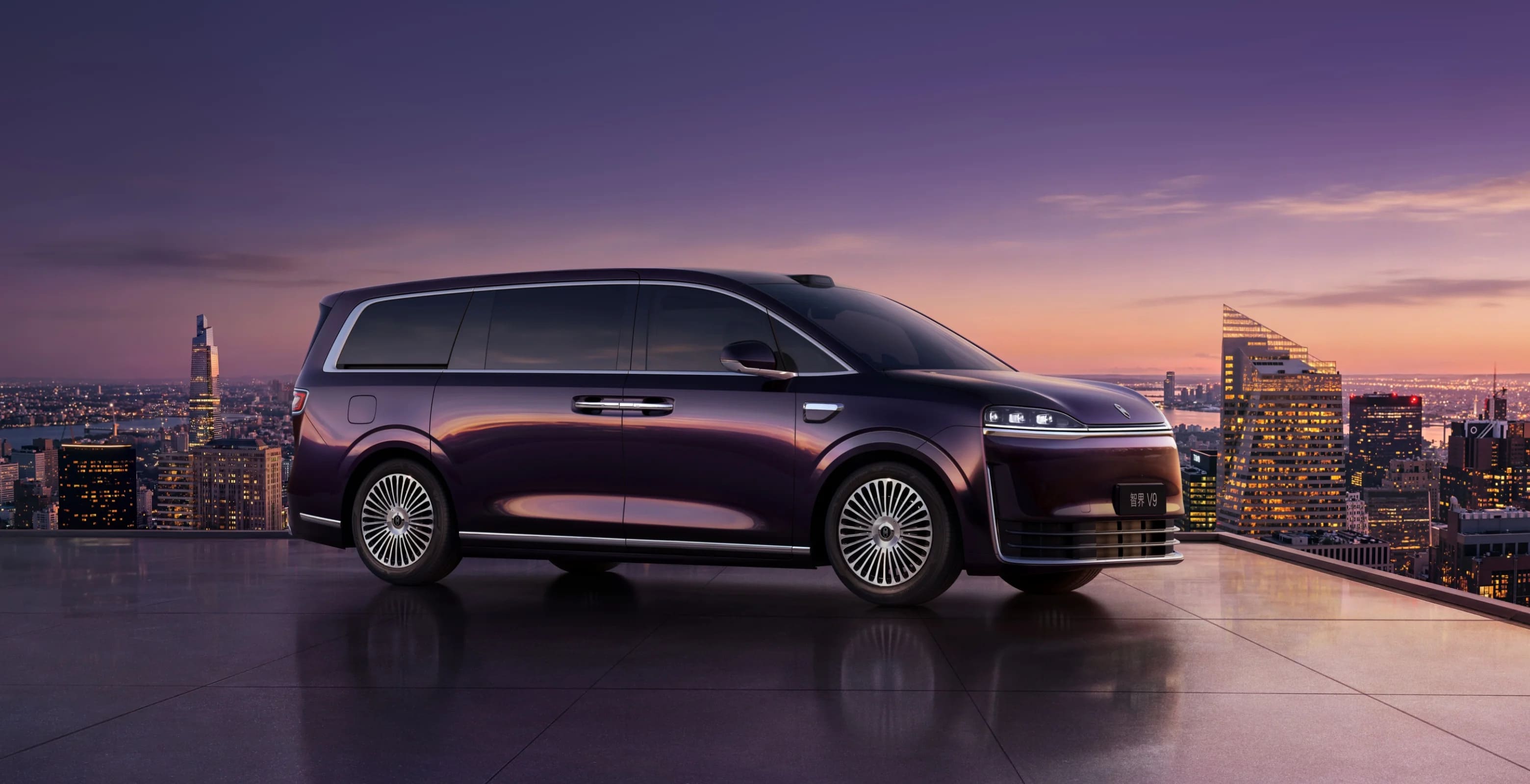 Гибридный автомобиль Luxeed V9 PHEV